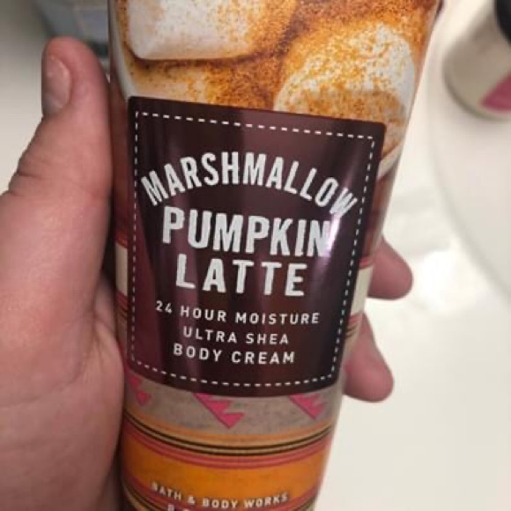 Marshmallow pumpkin latte body cream